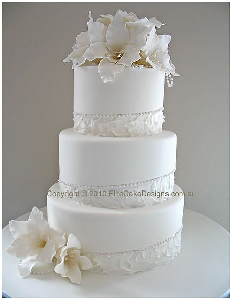 Pictures of wedding cakes with lilies