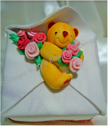 Teddy with roses mini cake